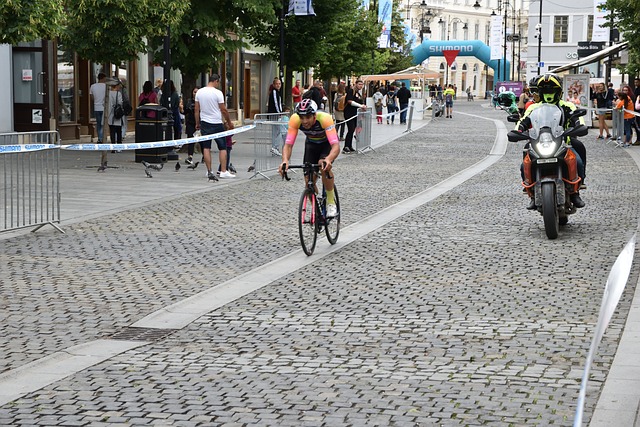 多种力量的 多种力量的